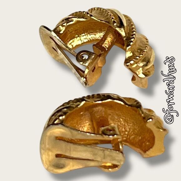 Vintage Gold Plated Clip-On Earrings - Picture 6 of 8